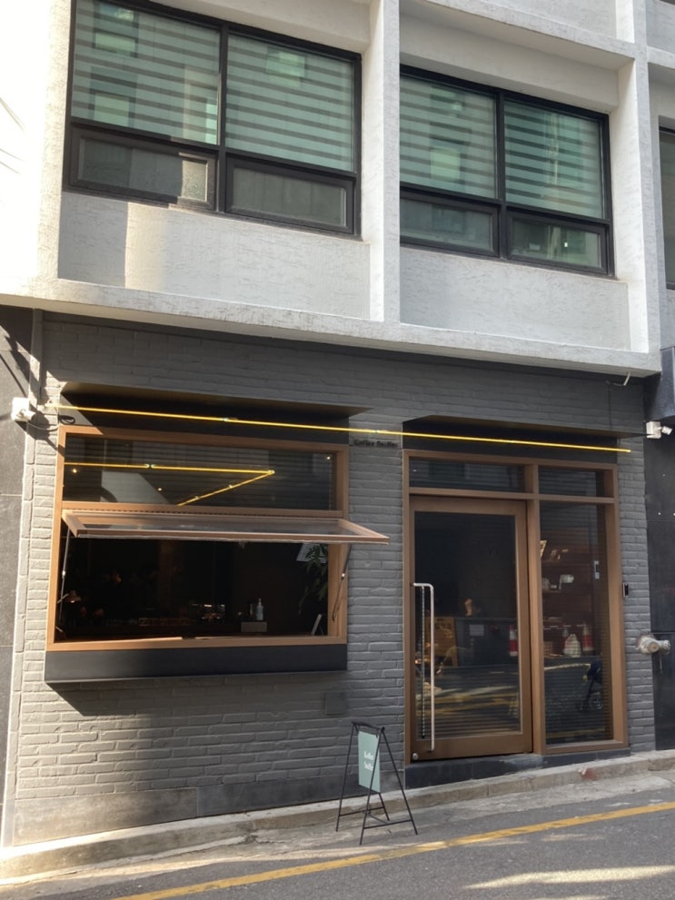  유럽 감성이 묻어나는, 커피가 맛있는 북창동 카페 [커피 스니퍼 (Koffee Sniffer)]
