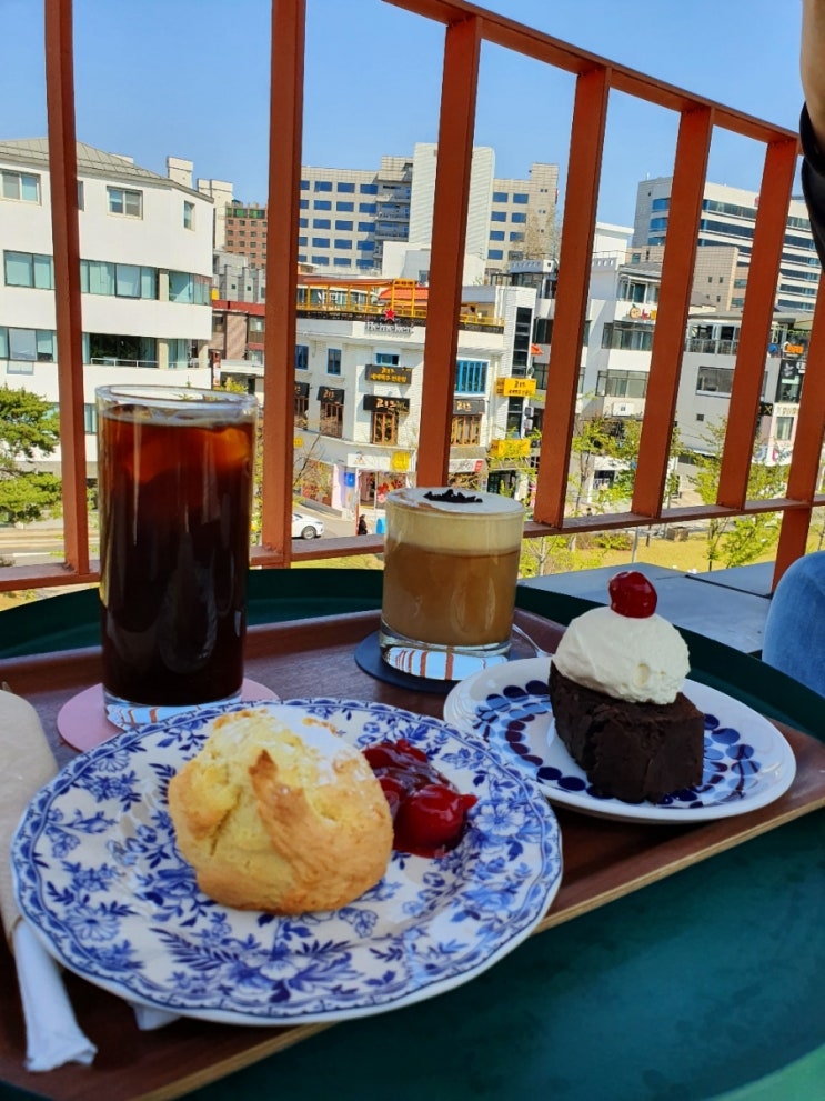  연남동 < 감성 까페 & 루프탑 맛집 > '포라운지'