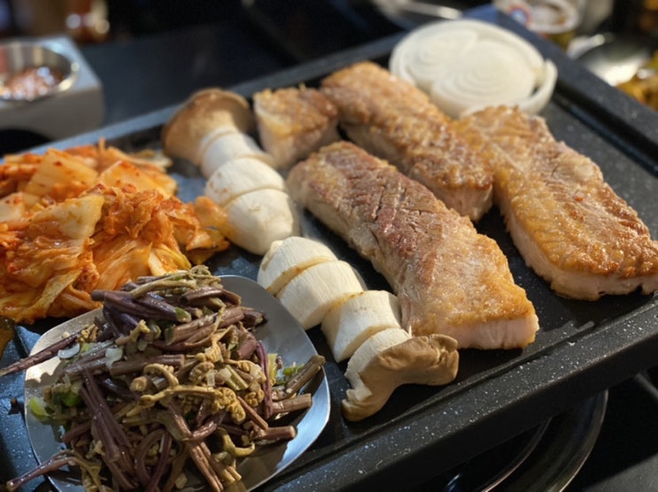  [서울/여의도] 직장인들 회식 성지 여의도 삼겹살 맛집 ‘완백부대찌개삼겹살 여의도식객촌점’
