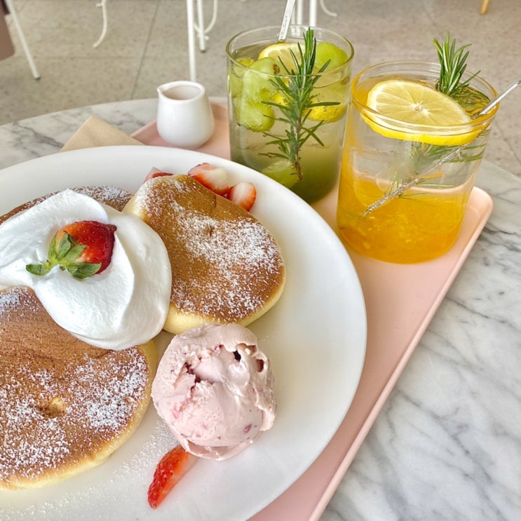 라헬의부엌 홍대점 :: 딸기수플레팬케이크 맛집 라헬의부엌 홍대점 :: 딸기수플레팬케이크 맛집