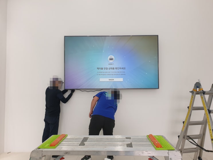  LG 삼성 98인치 대형 디지털사이니지 TV로 로비에 DID광고