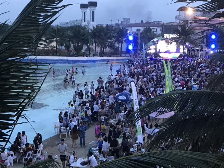  라오스 새해 삐마이 축제 코로나19로 금지인데 사람들은 준비 중인가 봐?