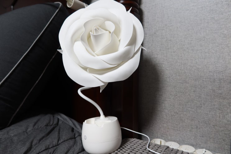  침실무드등 감성소품 LED꽃다발로 마련했어요.
