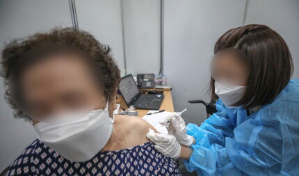 AZ백신 내일부터 접종 재개혈전 가능성 30세 미만 제외 AZ백신 내일부터 접종 재개혈전 가능성 30세 미만 제외