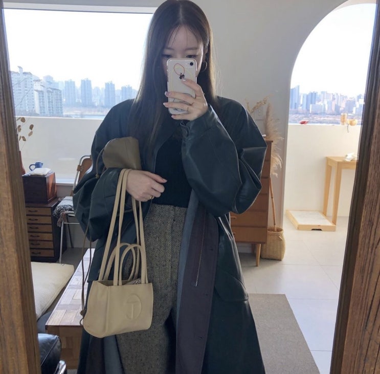 많이 찾는 텔파 TELFAR 가방 파우치 핸드백 미디움 스몰 구형 신형 데일리 추천해요 많이 찾는 텔파 TELFAR 가방 파우치 핸드백 미디움 스몰 구형 신형 데일리 추천해요
