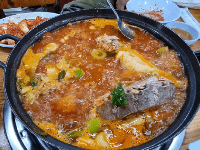 내돈내산. 은평구 맛집인 너무나도 유명한 핫플레이스 "서부감자국"