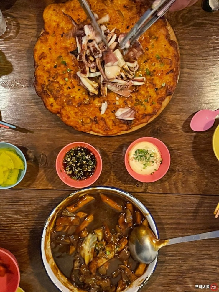  이태원술집 통오징어김치전이 넘우 맛있었다 : 바바라스키친