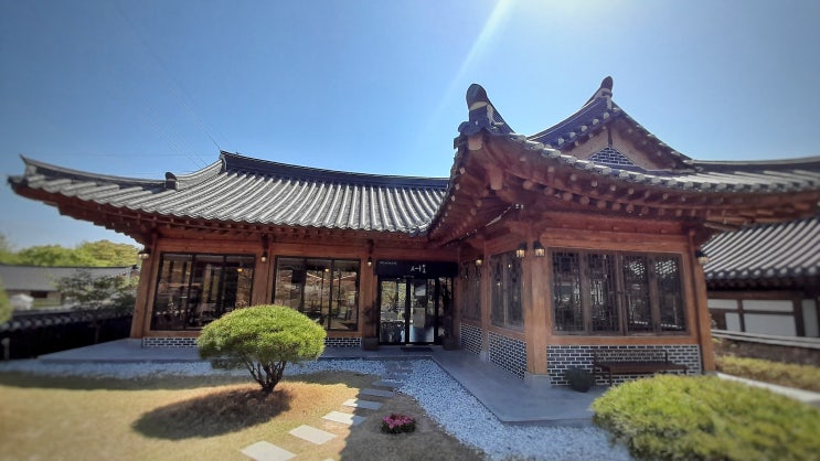  서출지가 바라보이는 경주 남산 한옥카페 서오 추천드립니다.