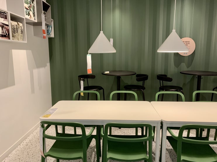  이케아IKEA 새로운 비즈니스 공간 (카페, 꽃집, 사무실 수납장/책상/의자/가구) 연출