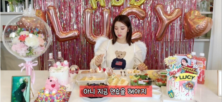 브이앱 중 깜짝 몰카에 울음 터진 여돌 우아 루시 브이앱 중 깜짝 몰카에 울음 터진 여돌 우아 루시