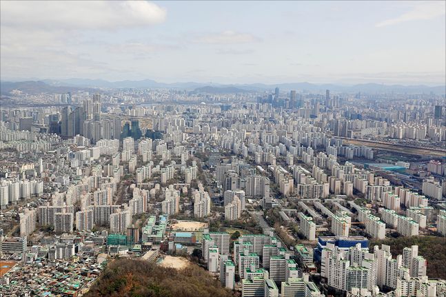 부동산 구매할 때 자금조달계획서 필수, "부동산이면 어디서 뭘 사든 자금조달계획서 내라"…이젠 거래허가제?