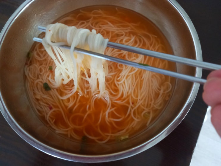  속이 허해 점심을 두 번 먹은 날 - 속 편한 쌀국수 멸치 김치 쌀국수 백제식품