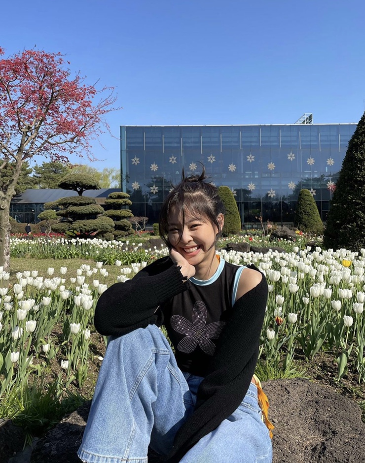 제니 튤립꽃 나들이 장소 어디?(blackpink jennie with tulips)