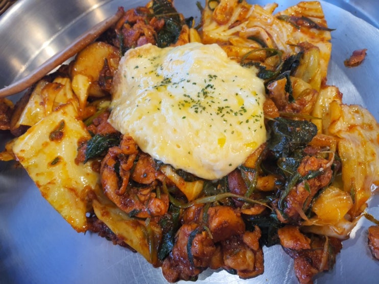  정말 맛있는 치즈 닭갈비 먹고 왔습니다