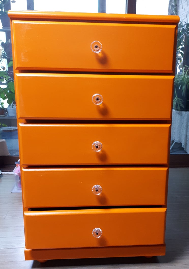 5단서랍장 페인트칠하기/팬톤페인트 16-1356(persimmon orange)