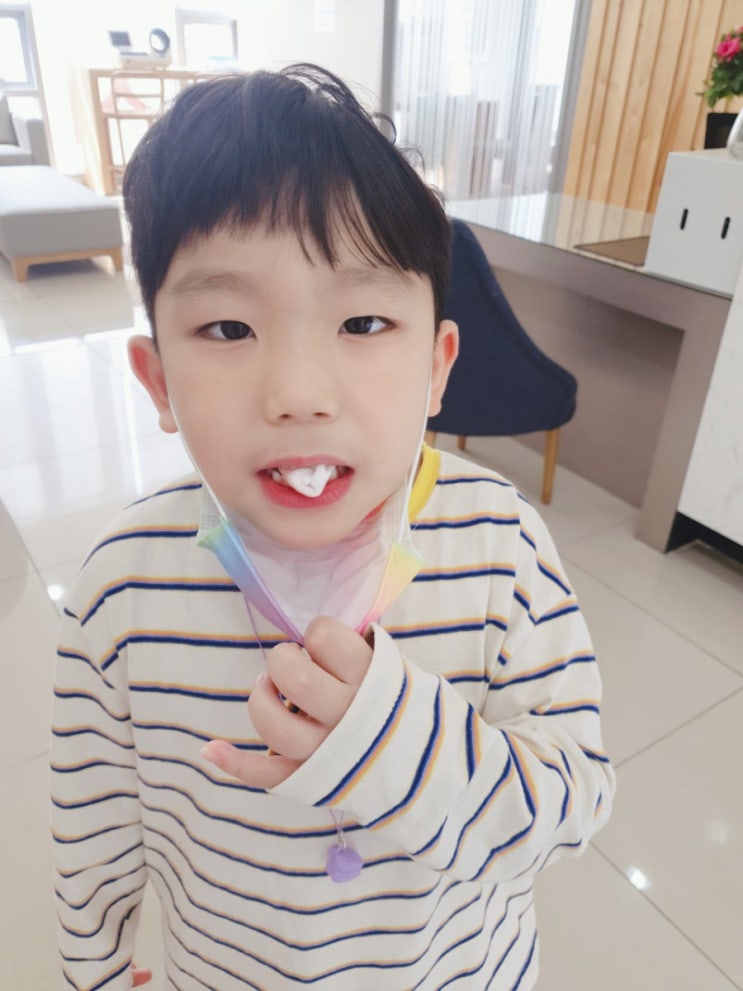  7살 첫니 유치 발치 ! 집에서 이뽑기 카라멜, 마이쮸, 실 3차 실패 후 치과가다 !
