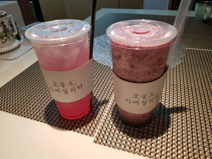  카페일리터(일리터커피)에서 1L짜리 블루베리 요거트스무디 마셔보기!