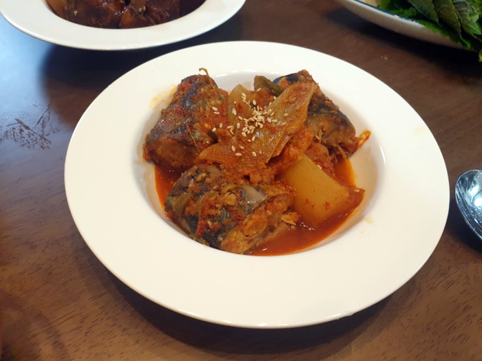  오늘은 쌈밥을 먹기로 했어요 메인은 "고등어 무 조림" / 고등어"막"제거로 비린내 없이 깔끔하게~