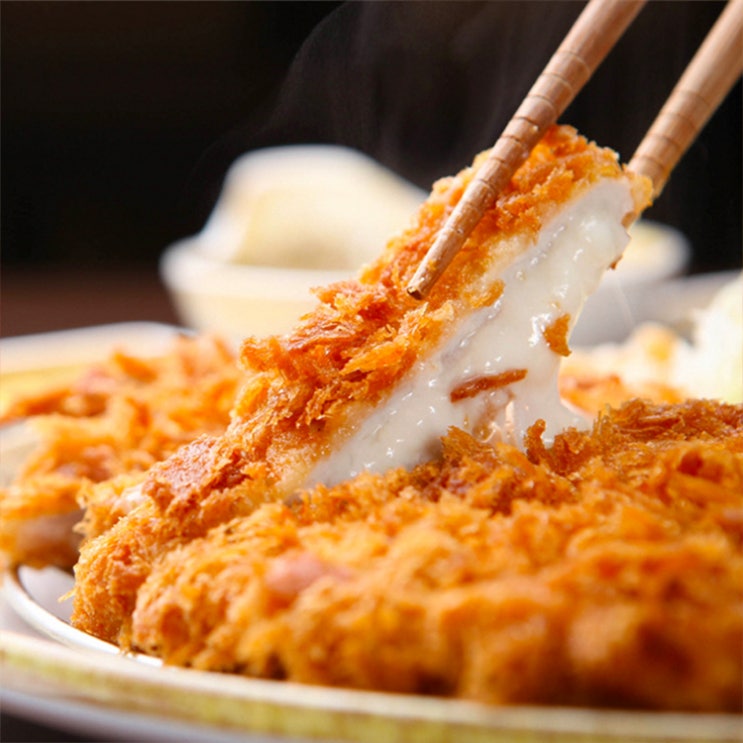  수제돈까스 1팩에 3,900원 치즈 등심 골라서 먹어봐요