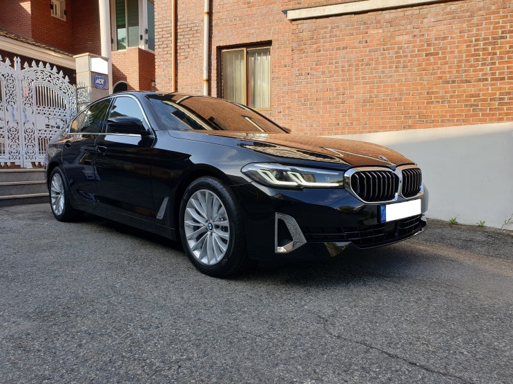  [5시리즈] BMW 520i 럭셔리 OE 출고 후기 서라운드 뷰 포함 (블랙 사파이어 / 꼬냑 시트)