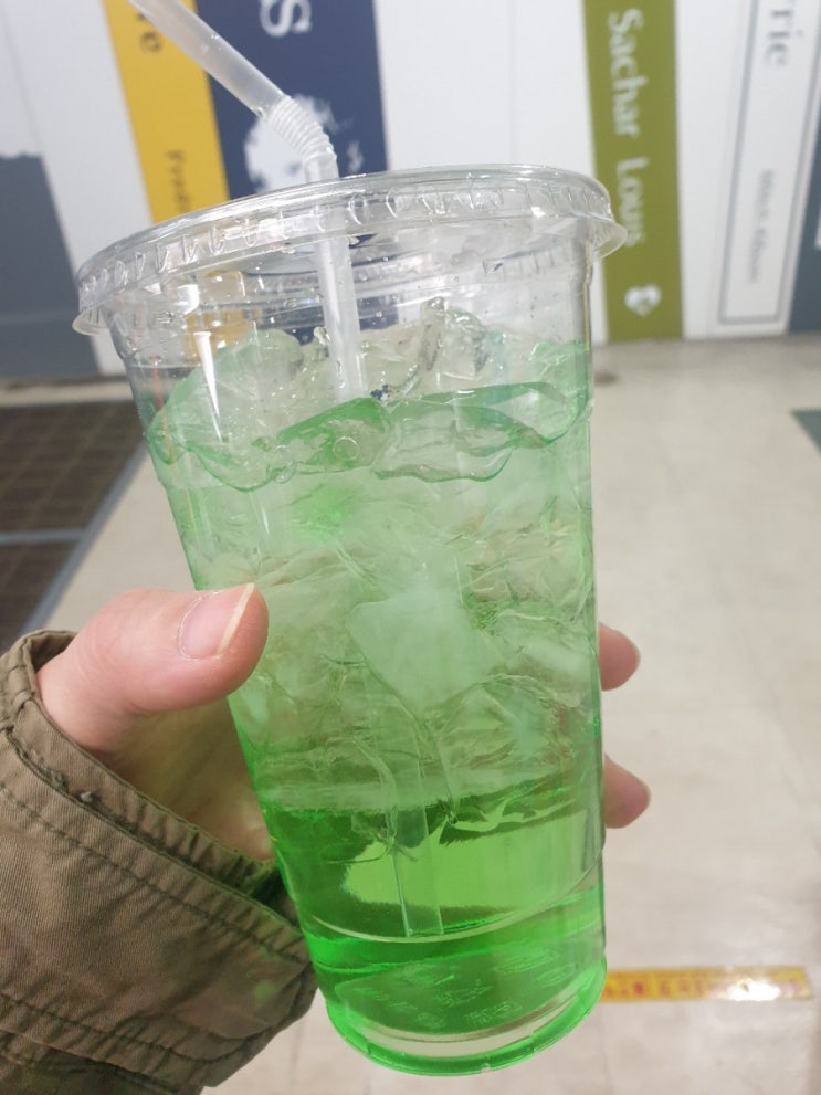 형광초록색 청포도 아이스티 ㅋㅋㅋㅋㅋ 형광초록색 청포도 아이스티 ㅋㅋㅋㅋㅋ