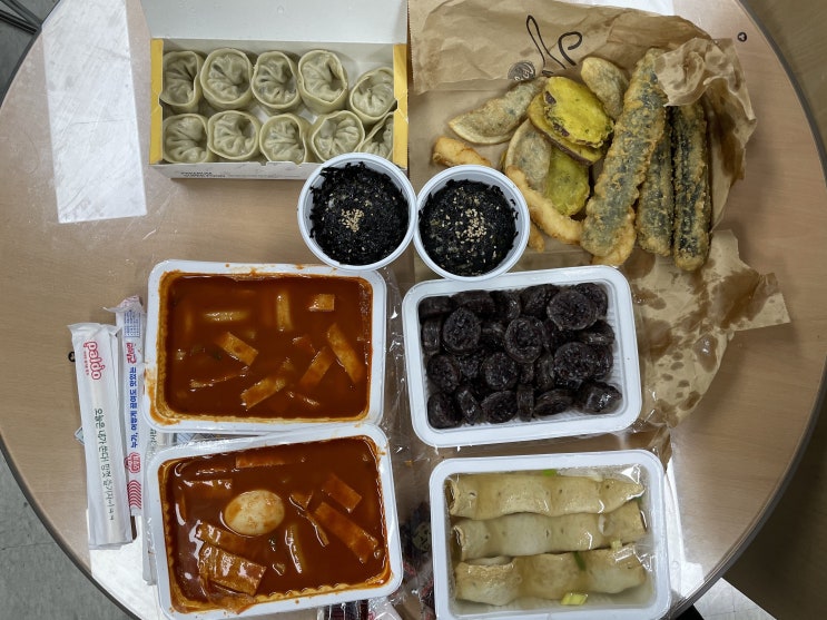  야식으로 청년떡볶이 먹기~