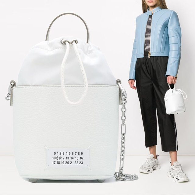 많이 찾는 21SS 로고 체인 버킷백 S61WG0035 P0396 H7736 추천합니다 많이 찾는 21SS 로고 체인 버킷백 S61WG0035 P0396 H7736 추천합니다