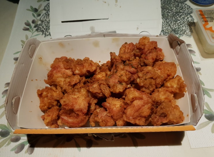 멕시카나 데빌코코소스와 함께 먹는 뿌리고치킨! 커피콩빵도 먹어봤어요~
