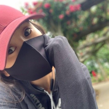 가수 지나, SNS에 의미심장한 글을 올려... '어둠은 빛을 파괴하지 않는다.' 가수 지나, SNS에 의미심장한 글을 올려... '어둠은 빛을 파괴하지 않는다.'
