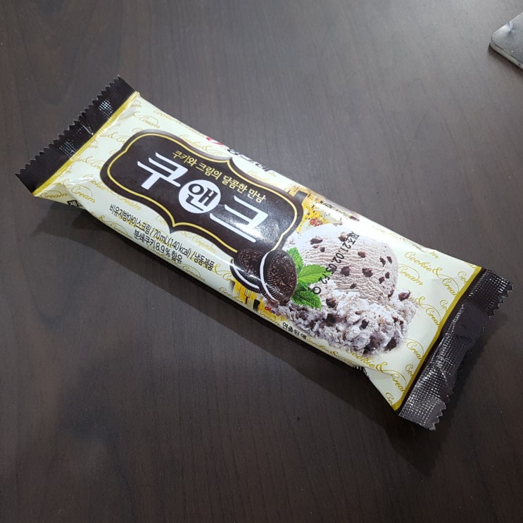  빙그레 쿠앤크 (쿠키앤크림?) 아이스크림 칼로리,열량,영양성분 정보 입니다.