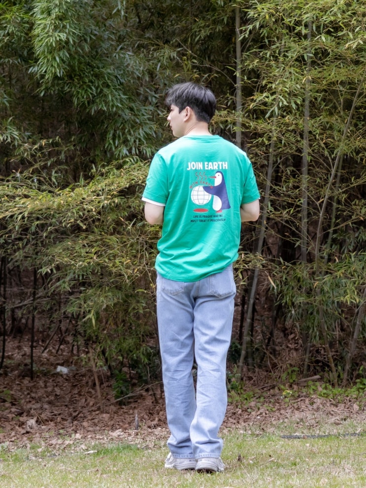  탑텐 X 조인혁 콜라보 반팔 티셔츠와 매치한 남자청바지코디