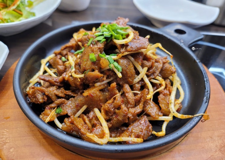  울산 현대백화점 밥집 더담채는 돼지불백이네