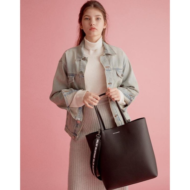 리뷰가 좋은 21SS 블랙 가죽 레터링 스트랩 쇼퍼백 JLBA1E250BK 추천해요 리뷰가 좋은 21SS 블랙 가죽 레터링 스트랩 쇼퍼백 JLBA1E250BK 추천해요