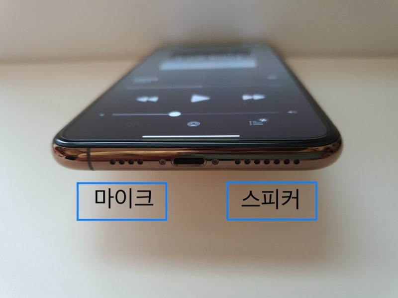 aux 케이블 선으로 자동차 스피커를 iPhone 단자에 접속하다