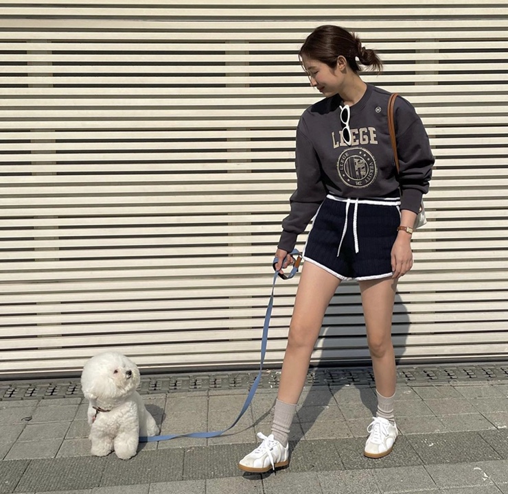  차정원 LLEGE맨투맨,네이비/남색 반바지,드파운드숄더백,토템스니커즈(렉토,rag&bone)