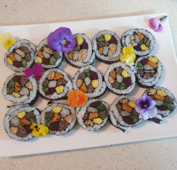  식탁에 봄이 왔나봄 : 마켓컬리 봄꽃김밥키트