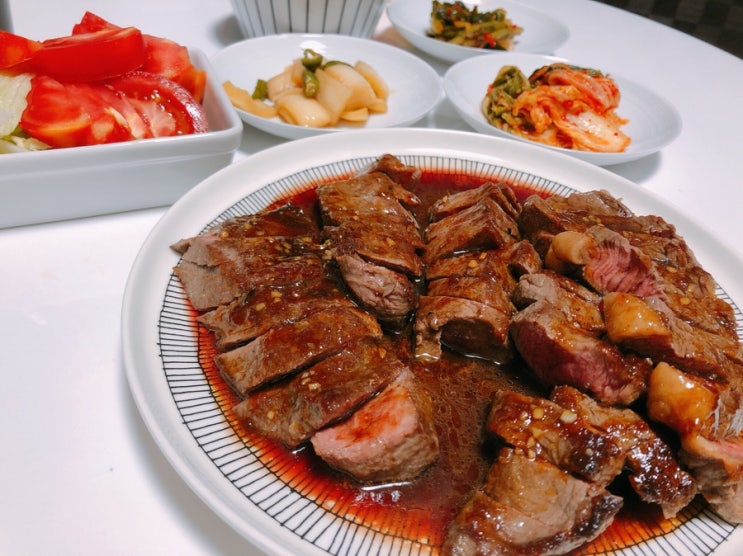  저녁메뉴 추천/소고기 요리 10가지(차돌박이 숙주볶음,소고기 무국,소불고기,소갈비찜,소고기 미역국,스테이크 갈릭라이스)/소고기 효능