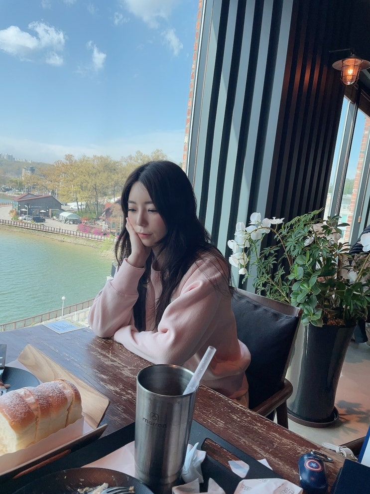  화성카페 저수지 호수뷰 마롱카페
