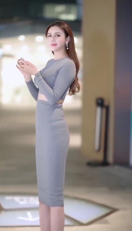  그냥 서있어도 화보인  대륙 육덕녀의 심쿵 옆태~!