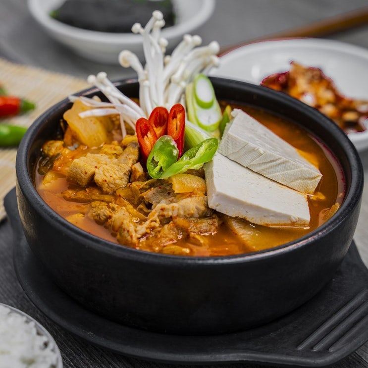 가성비 뛰어난 주간김치찌개 국내산 캠핑 밀키트 맛집 500g 1kg ··· 가성비 뛰어난 주간김치찌개 국내산 캠핑 밀키트 맛집 500g 1kg ···