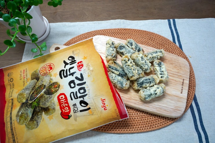 냉동 김말이 에어프라이어보다 기름에 튀겨야 제맛 냉동 김말이 에어프라이어보다 기름에 튀겨야 제맛