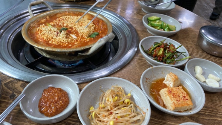  서강대 맛집 점심 식사 : 웰빙 숯불 생고기 제육볶음 & 김치찌개