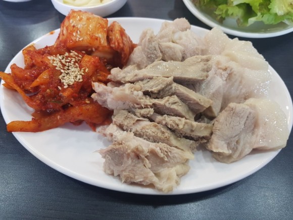  [서울 성동구] 훼미리손칼국수보쌈 : 뚝섬역 / 서울숲역 푸딘코 맛집