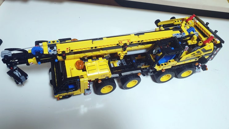 레고 중장비의 대장 레고 테크닉 이동식 크레인을 조립하다.