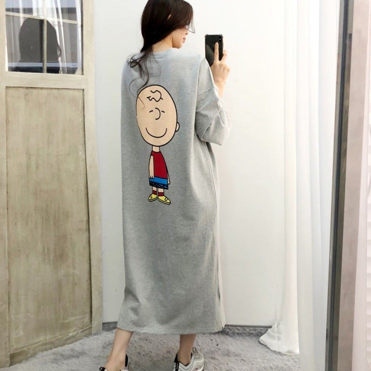 요즘 인기있는 이힝 찰리프린팅 이지룩 롱 긴팔 원피스 ··· 요즘 인기있는 이힝 찰리프린팅 이지룩 롱 긴팔 원피스 ···