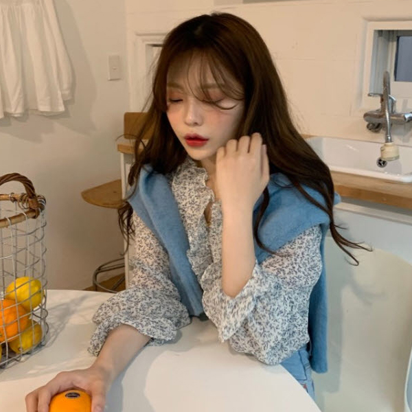 핵가성비 좋은 코코블랑 벨레나 나염 프릴 블라우스 좋아요 핵가성비 좋은 코코블랑 벨레나 나염 프릴 블라우스 좋아요