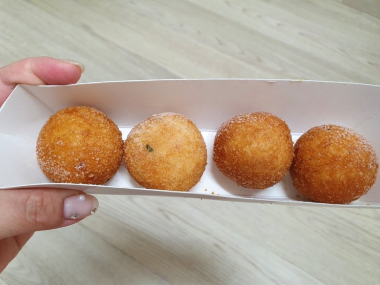  하우스원푸드 에어프라이어 한입찰치즈볼 간식과 안주로 딱이네요