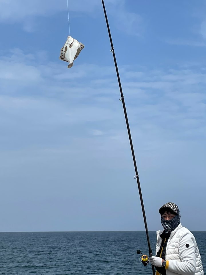  낚시할때 레저용품 버프마스크로 준비했어요.