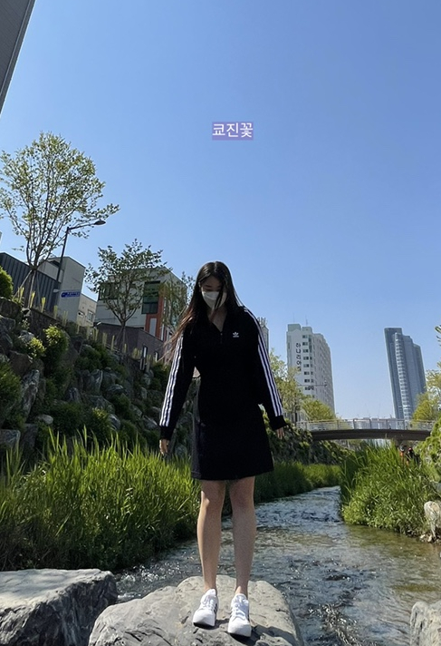  [아디다스 GN2793/아디다스  롱 트랙탑] 아디다스 드레스 XS사이즈 착용후기 (블랙핑크 로제 원피스)