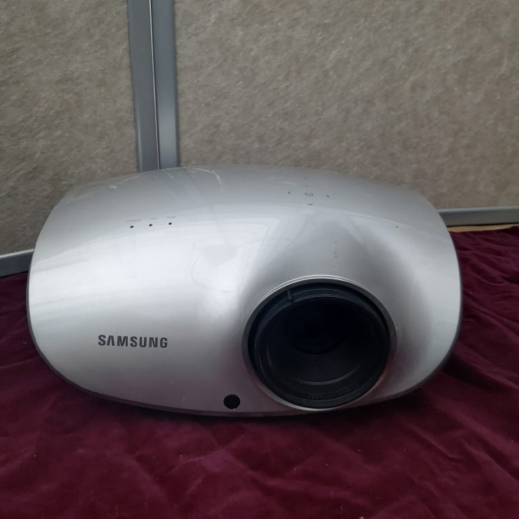 잘나가는 삼성 빔프로젝터 sp-d400sg 4000안시 /중고 추천해요 잘나가는 삼성 빔프로젝터 sp-d400sg 4000안시 /중고 추천해요